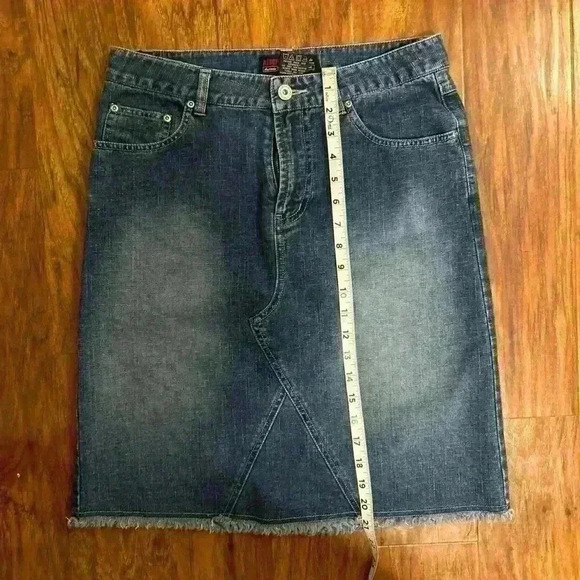 Aeropostale Denim Skirt Girl’s Size 3 Frayed Hem distressed - Picture 2 of 10